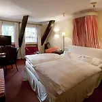 Romantik Hof Zur Linde Hotell 4*