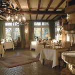 Romantik Hof Zur Linde Hotell 4*