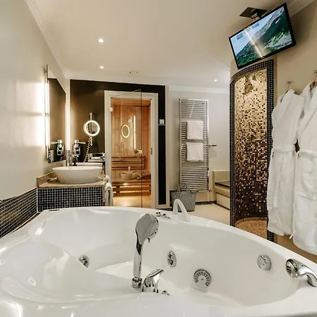Romantik Hof Zur Linde 4* Munique