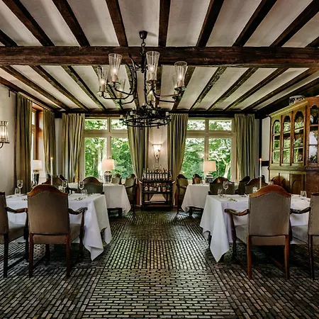 Romantik Hof Zur Linde Hotel 4*