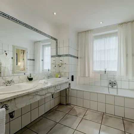 Romantik Hof Zur Linde Hotel