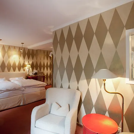 Romantik Hof Zur Linde Hotel Munique