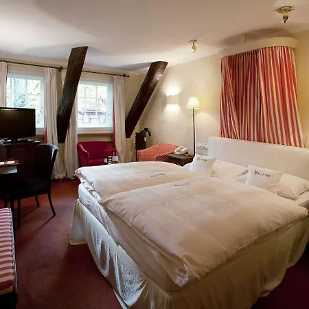 Romantik Hof Zur Linde Hotel 4*