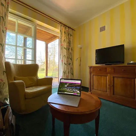 Romantik Hof Zur Linde 호텔