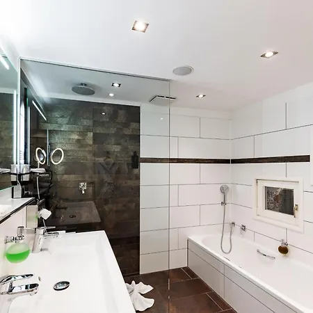 Romantik Hof Zur Linde 4*