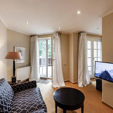 Romantik Hof Zur Linde Отель 4*