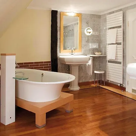 Romantik Hotel Hof Zur Linde 4*