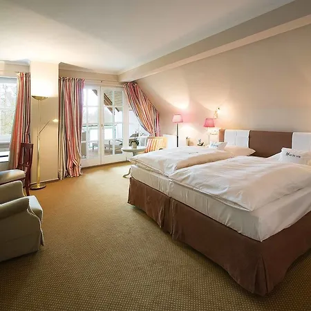 Romantik Hof Zur Linde Hotel 4*