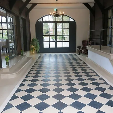 Romantik Hof Zur Linde Hotel 4*