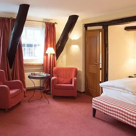 Romantik Hof Zur Linde 4*