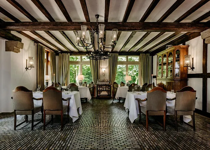 Romantik Hof Zur Linde 호텔 4*