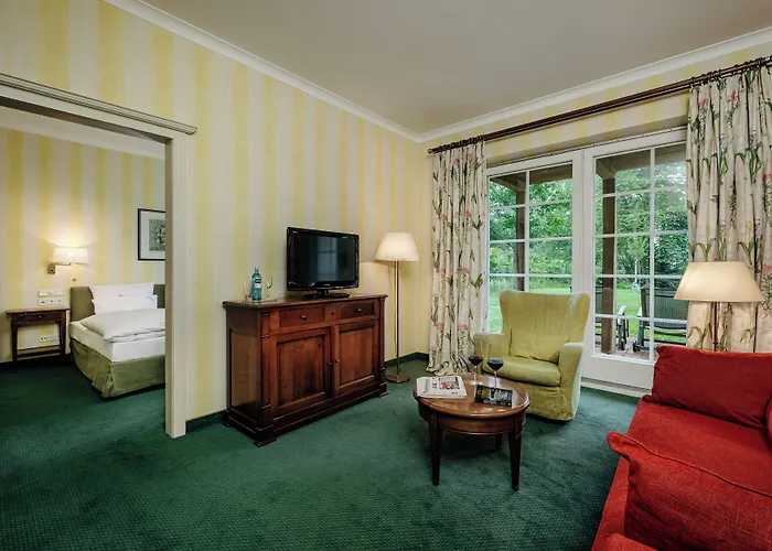 Romantik Hof Zur Linde فندق 4*