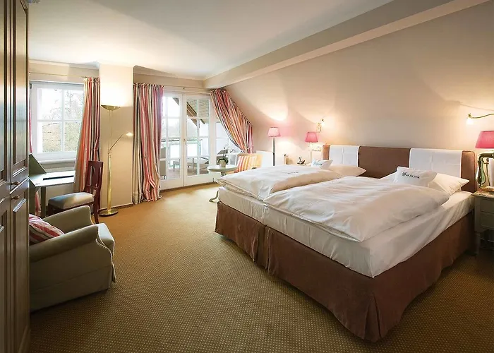 Romantik Hof Zur Linde Hotel 4*