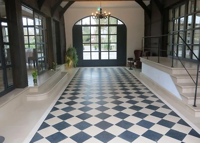 Romantik Hof Zur Linde 호텔 4*