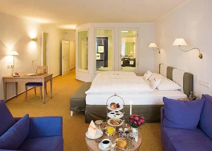 Romantik Hof Zur Linde 호텔