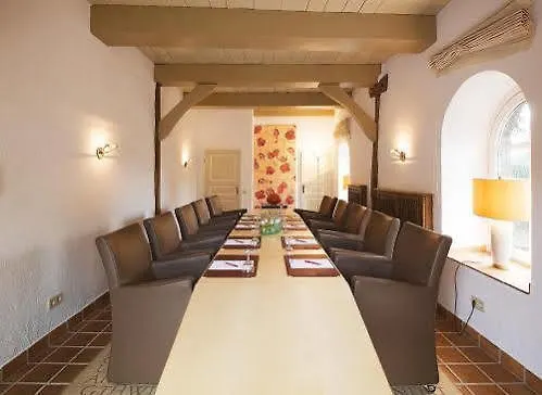 Romantik Hof Zur Linde מלון