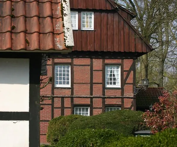 Romantik Hof Zur Linde 호텔 4*