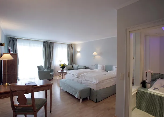 Romantik Hof Zur Linde فندق