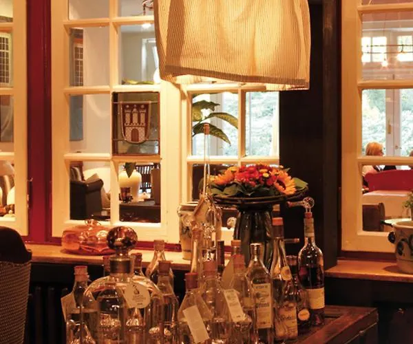 호텔 Romantik Hof Zur Linde 4*